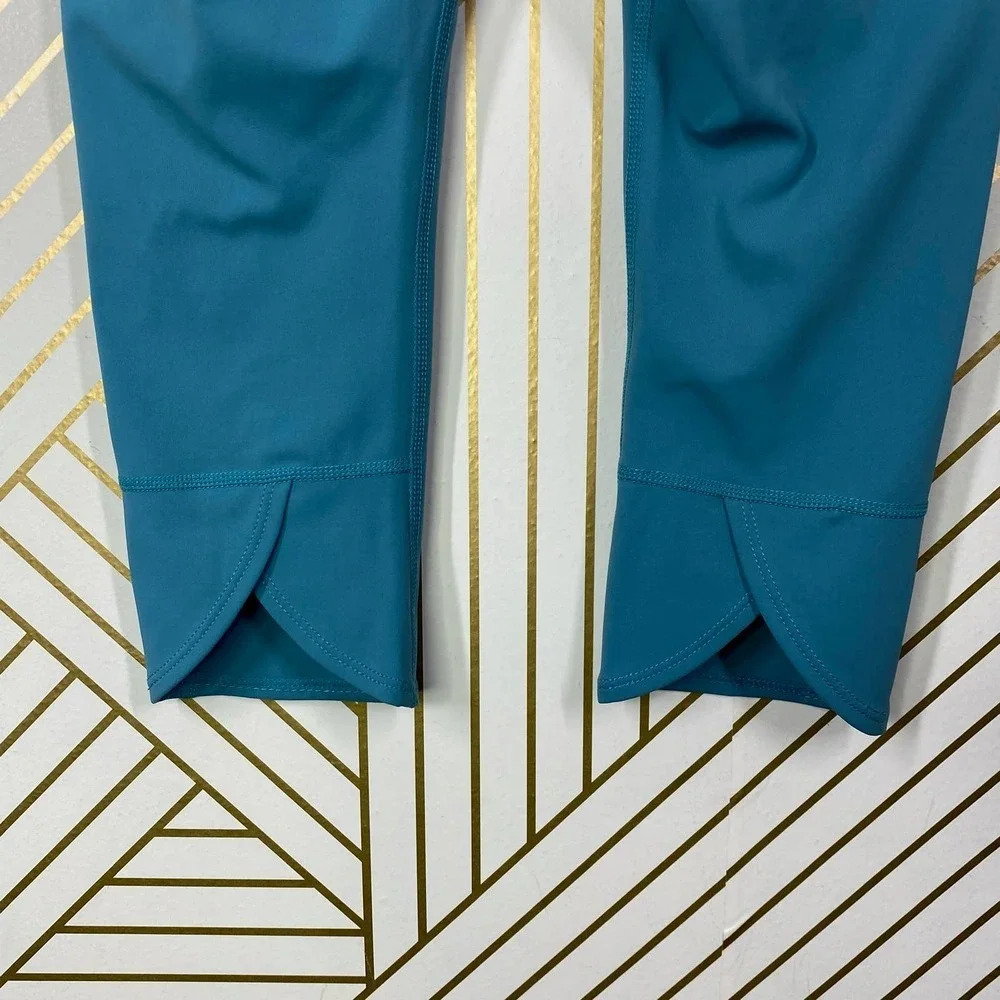 Free People Movement Mid-Rise Get Shorty Leggings‎ - Picture 10 of 12